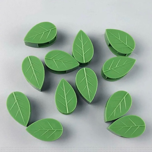 10 pc Leaf shaped sticky clips to hold your climbing plants in style - Picture 3 of 15